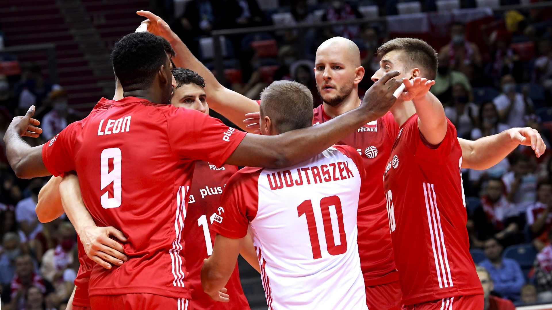Перфектната Полша продължава убедително към осминафиналите на Евроволей