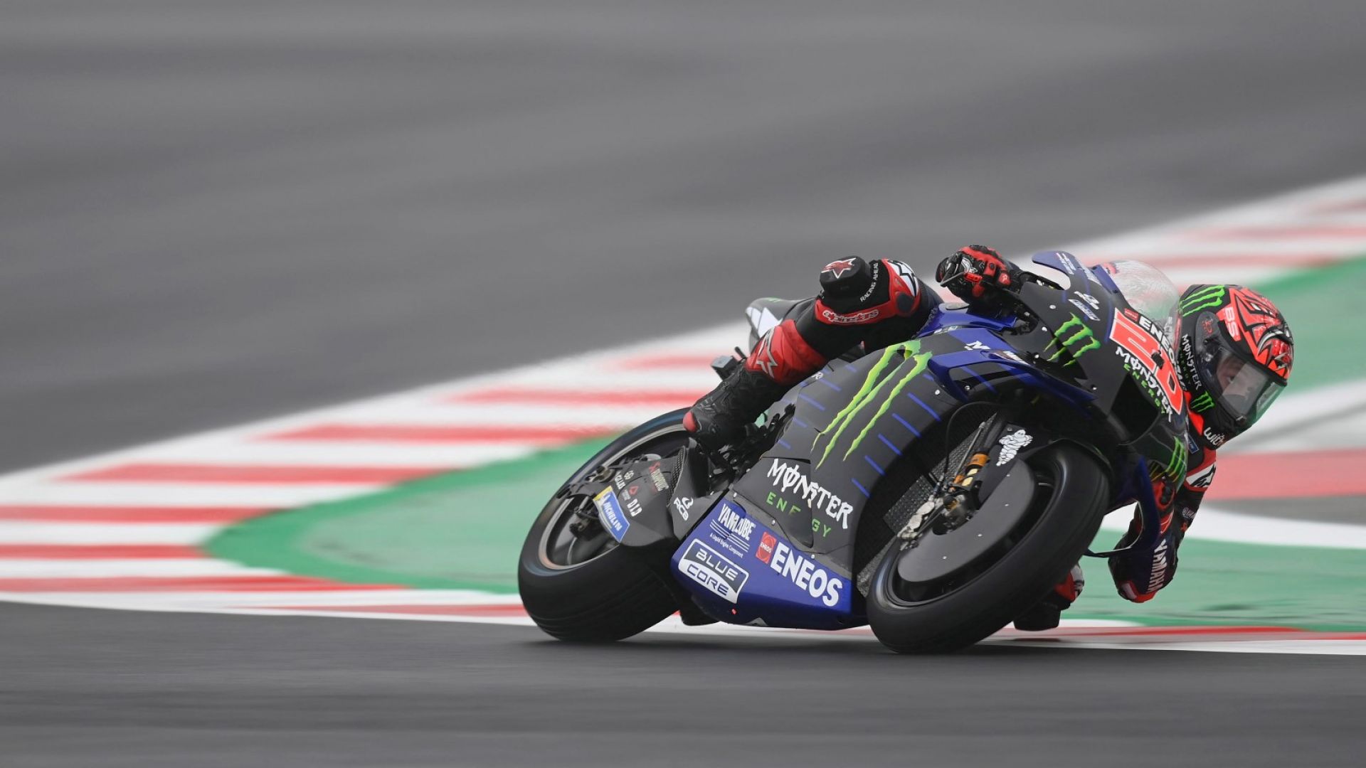 Шампионът нямаше спирка в Каталуня, но гаф на преследвача му открадна шоуто в Moto GP