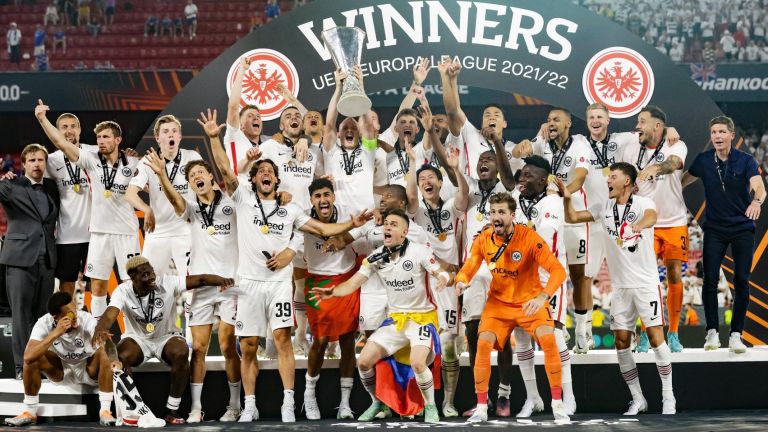 Айнтрахт вдигна трофея в Лига Европа след драма с дузпи срещу Рейнджърс
