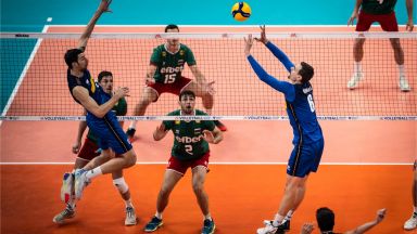 България изпусна шанса си в третия гейм и Италия нямаше милост