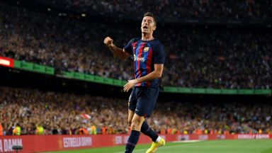 Левандовски поведе Барселона към нова победа