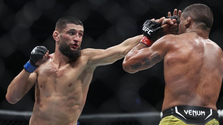 Среден пръст и драма на кантара пренаредиха битките в UFC 279