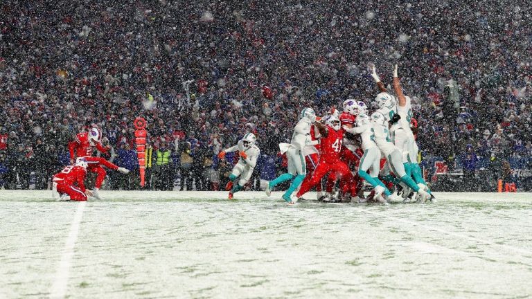 С най-великия обрат в историята и снежно шоу в Бъфало - към неделя №15 в NFL