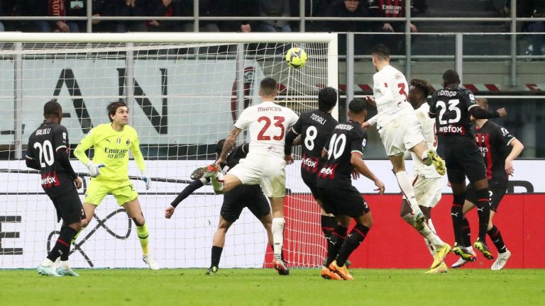 Рома намери сили за късен обрат и спря Милан под дъжда на "Меаца"