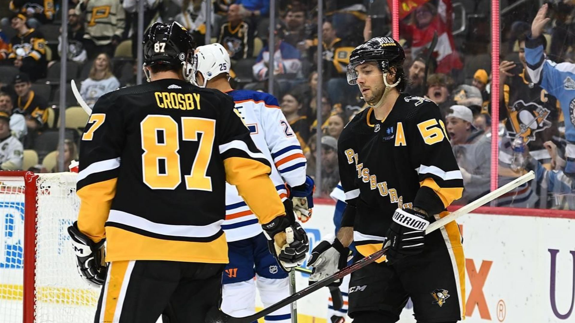 Пингвините удариха Койотите с две късни попадения в НХЛ
