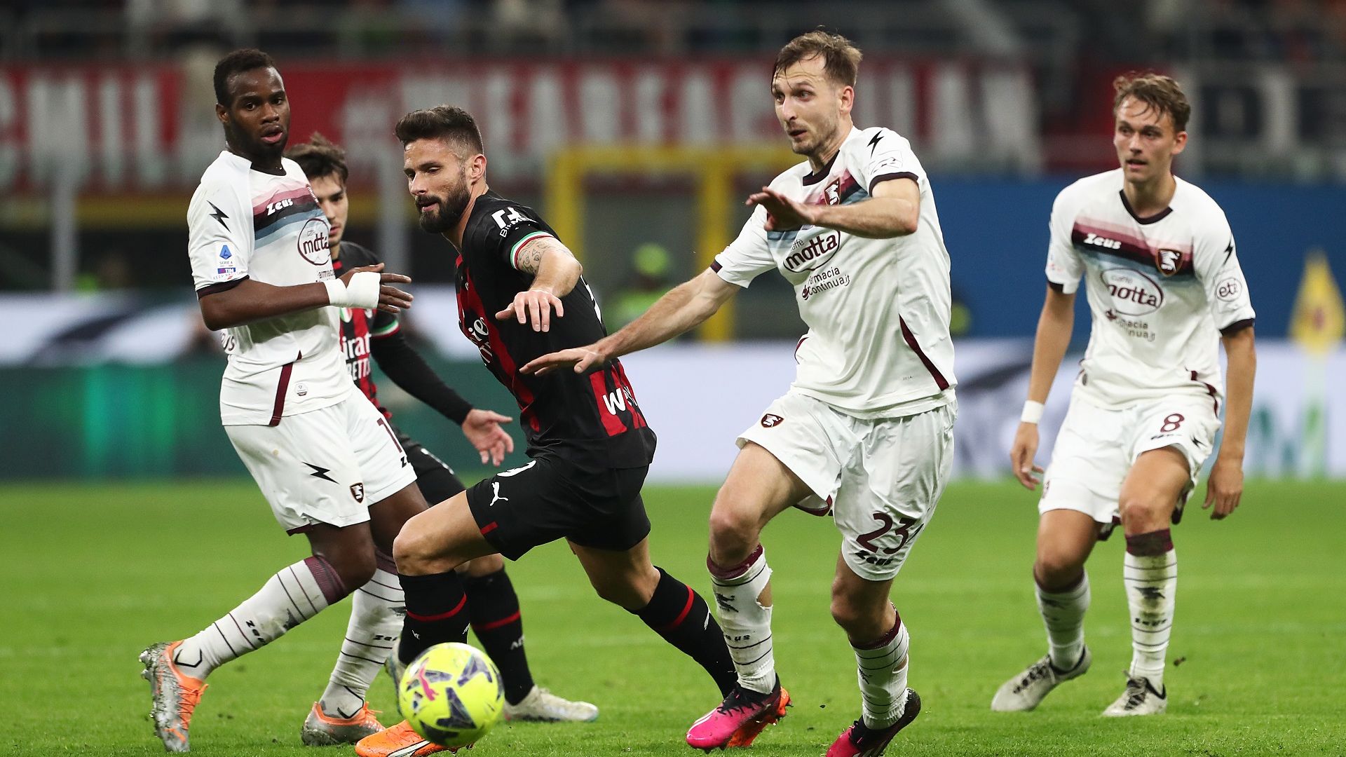 Гол на Жиру не бе достатъчен: Милан се издъни срещу Салернитана