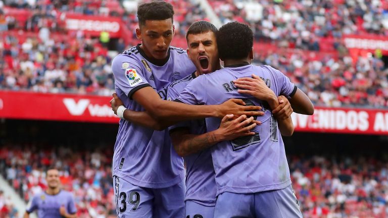 Обрат в Севиля зарадва Реал в последното гостуване за сезона