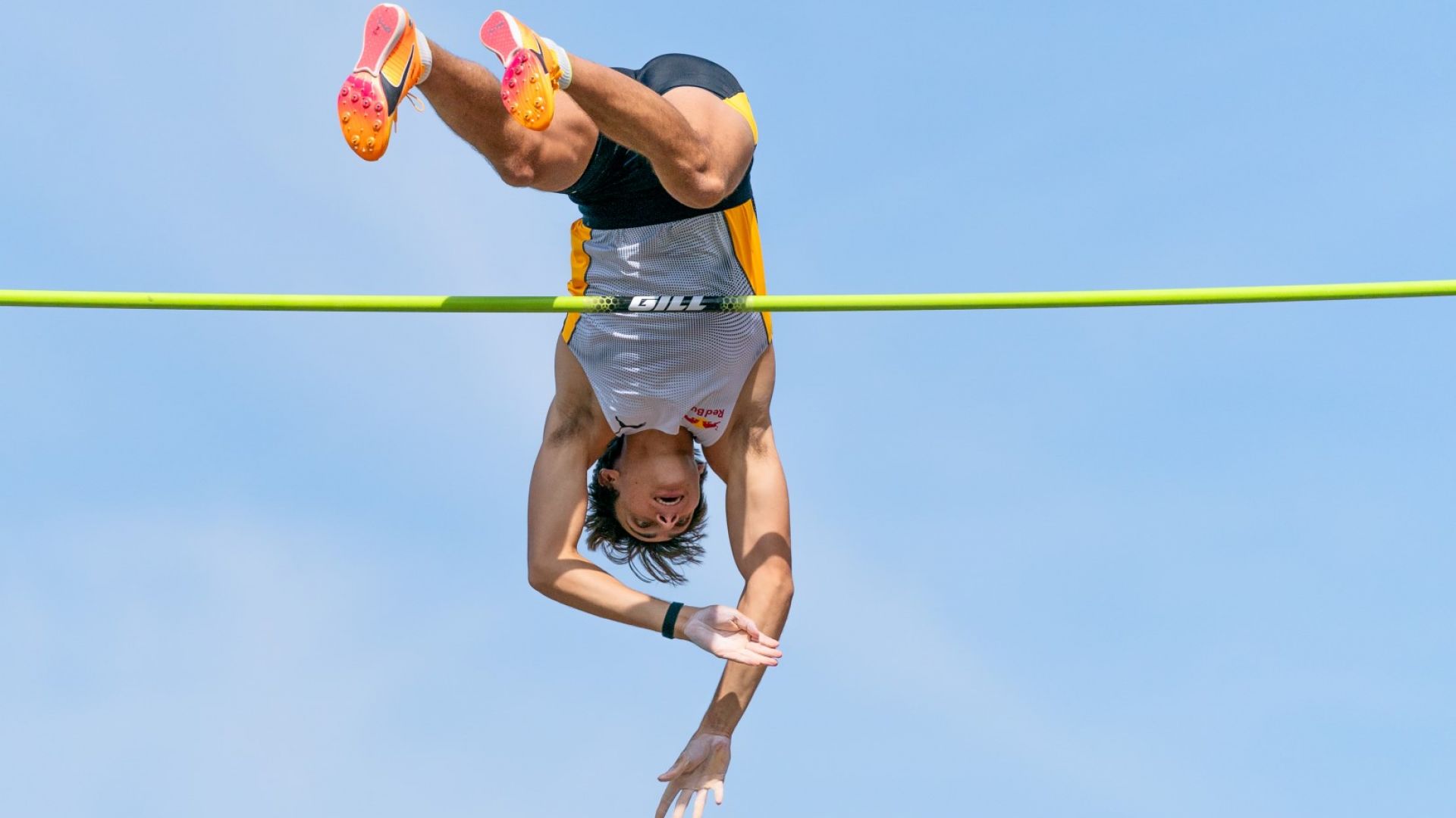 Дуплантис прелетя над 6.23 м за седмия си световен рекорд