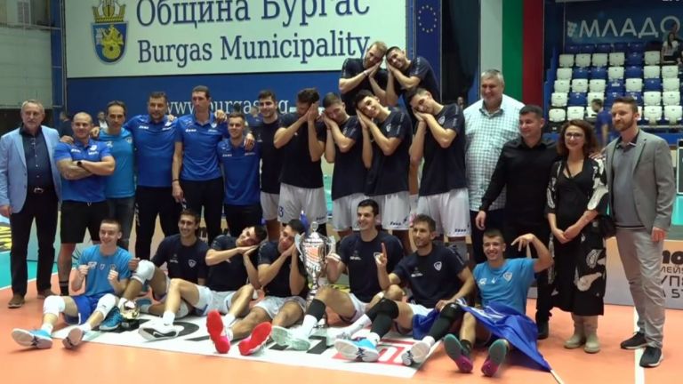 Волейболната Суперкупа е "синя" след драма в Бургас