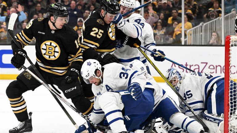Бостън стартира плейофите в НХЛ с 5-звездно шоу